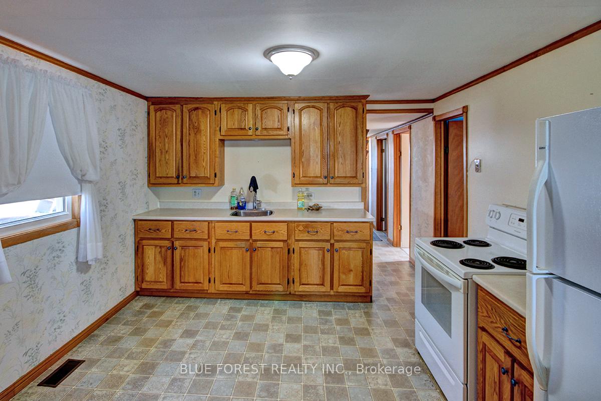 Photo 8 of 28 Mary Street E, St. Thomas — HOMEH