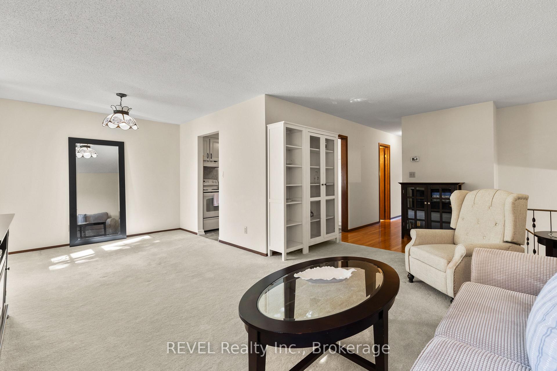 Photo 4 of 6 Lakebreeze Crescent, St. Catharines, Lakeshore — HOMEH