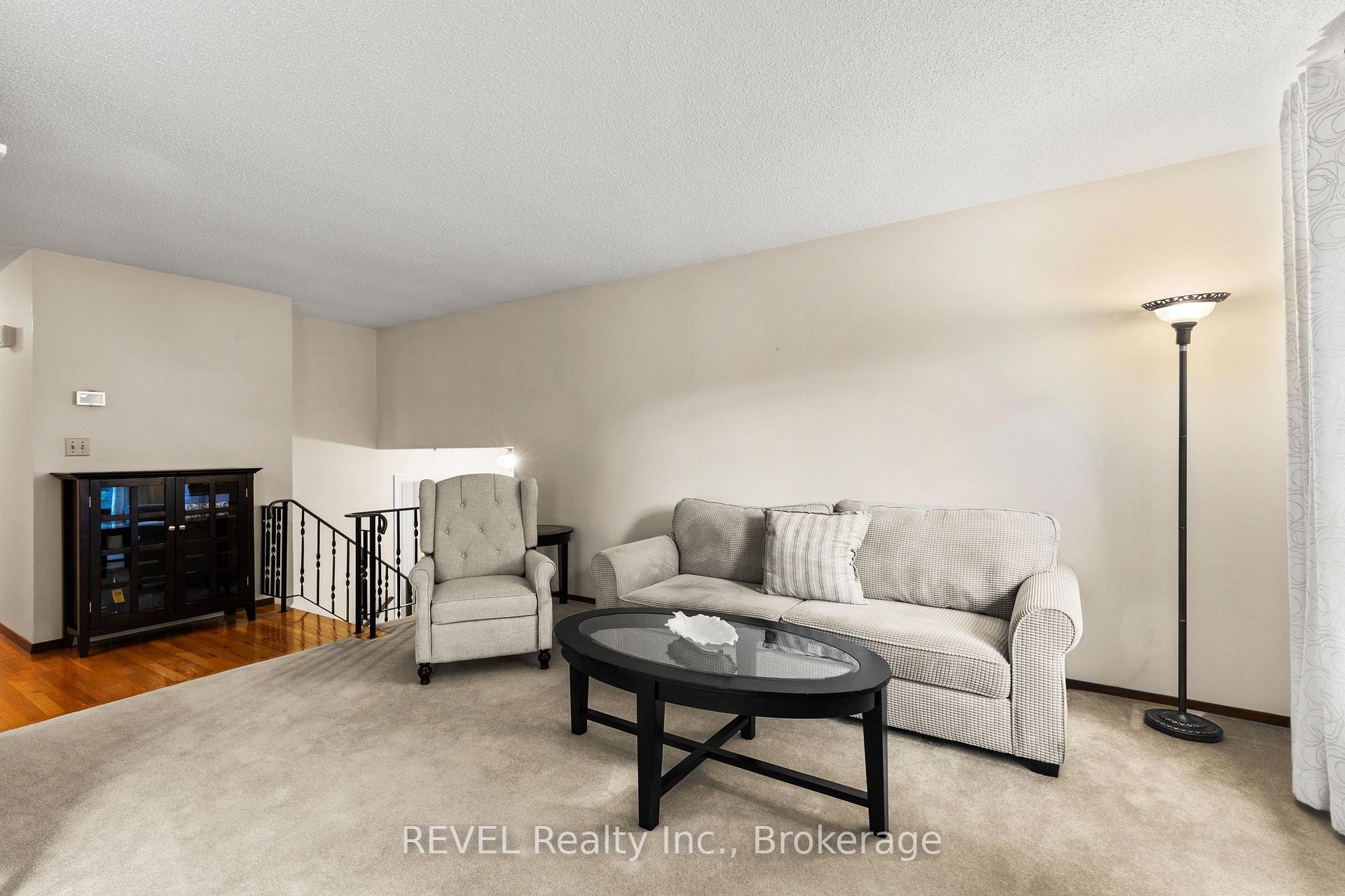Photo 5 of 6 Lakebreeze Crescent, St. Catharines, Lakeshore — HOMEH