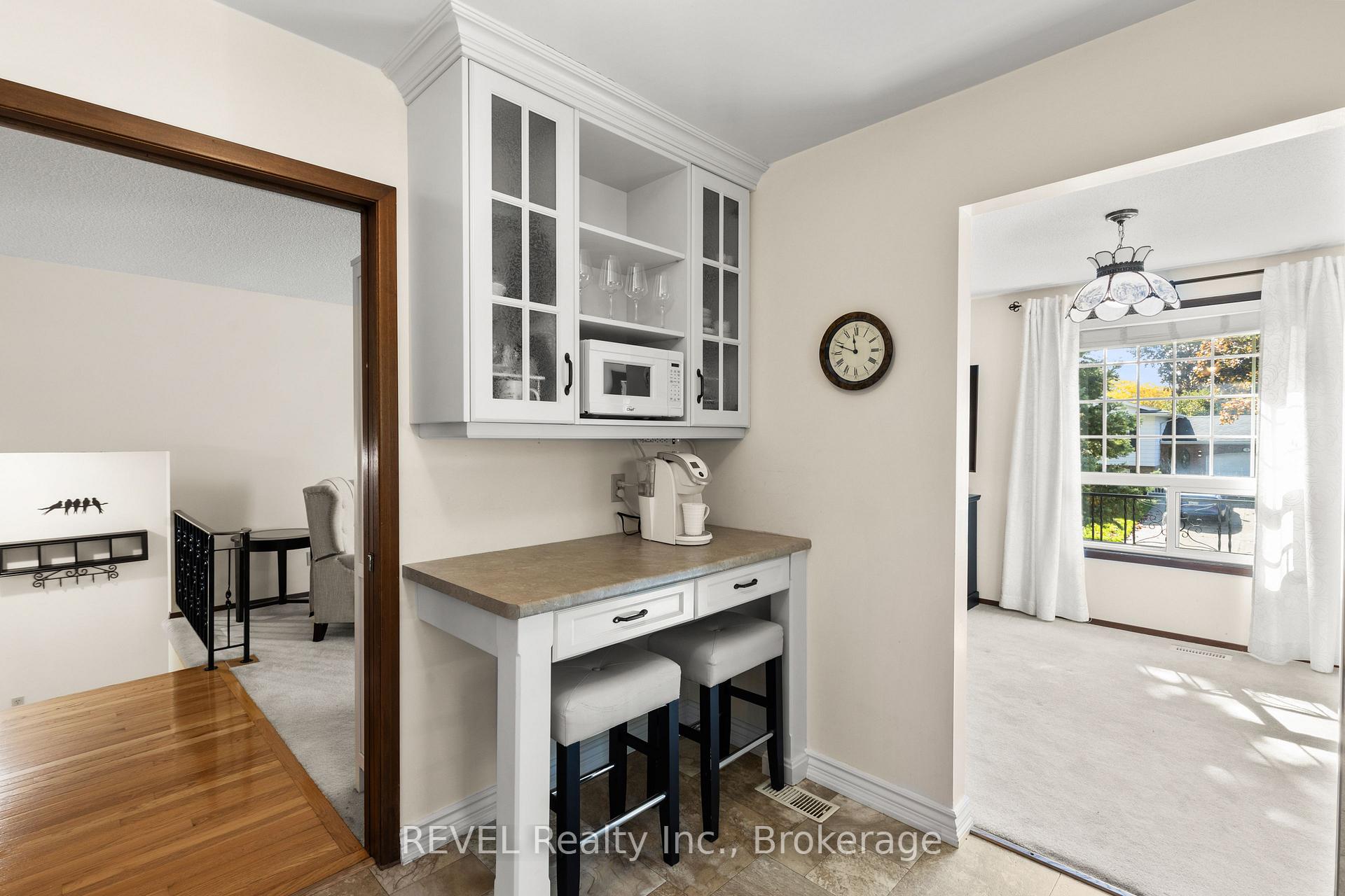Photo 9 of 6 Lakebreeze Crescent, St. Catharines, Lakeshore — HOMEH