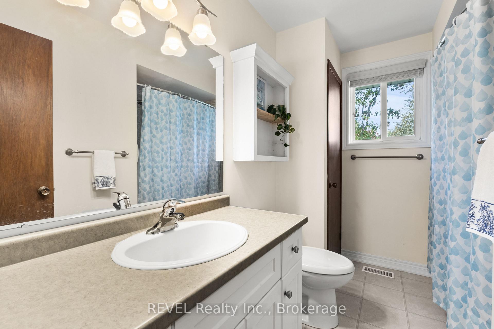 Photo 11 of 6 Lakebreeze Crescent, St. Catharines, Lakeshore — HOMEH