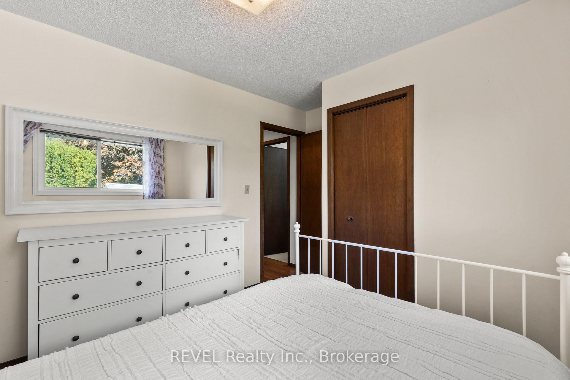 Photo 14 of 6 Lakebreeze Crescent, St. Catharines, Lakeshore — HOMEH