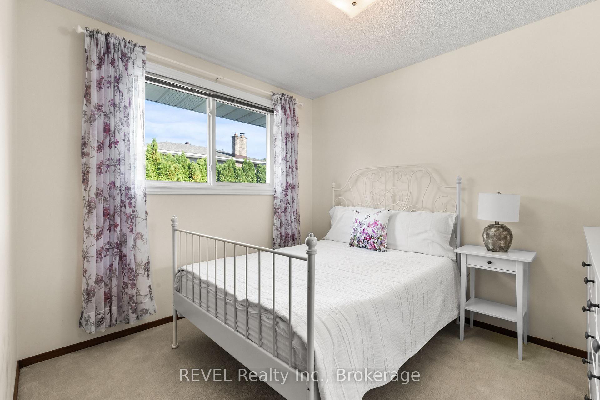 Photo 15 of 6 Lakebreeze Crescent, St. Catharines, Lakeshore — HOMEH
