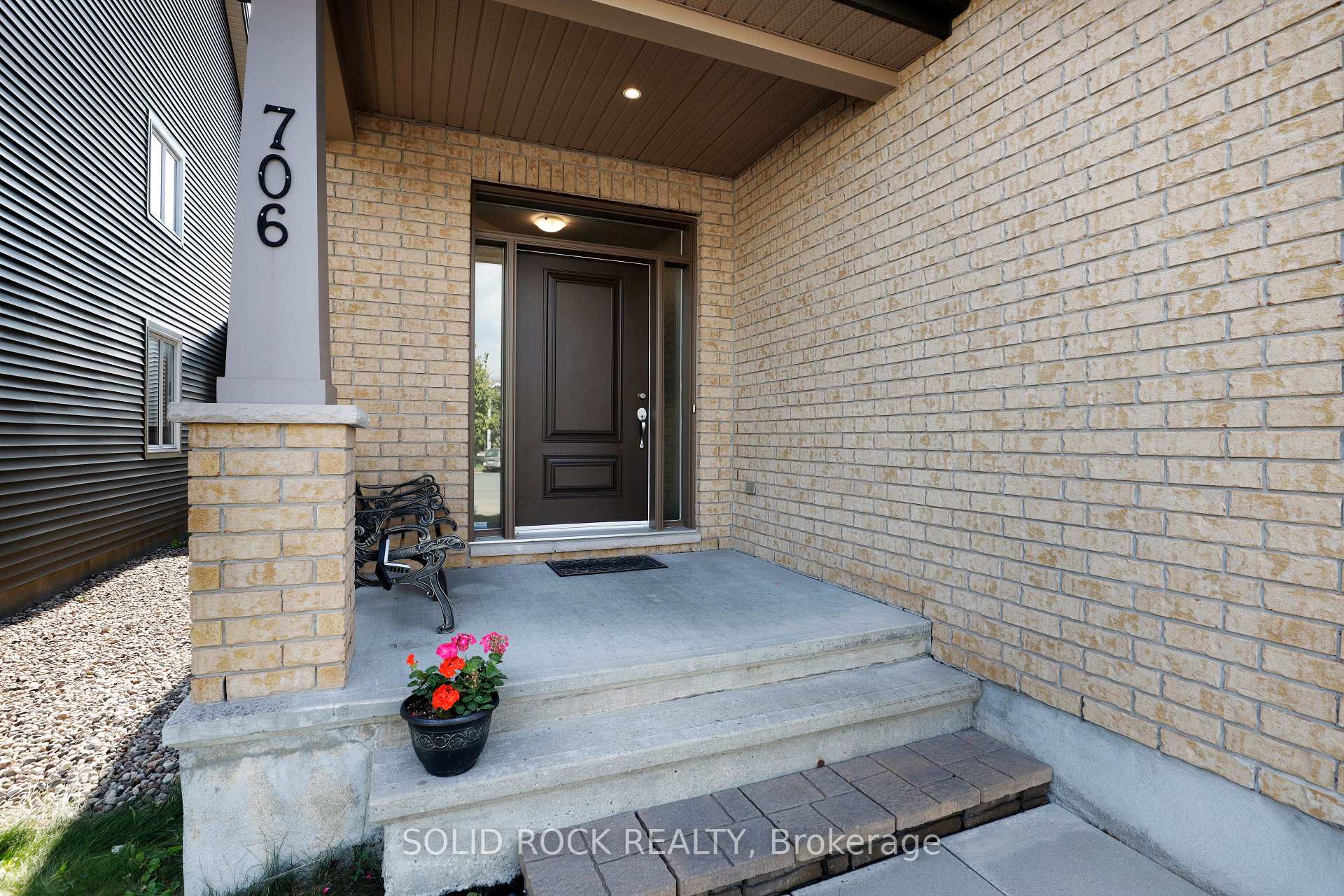 Photo 3 of 706 Wrangler Circle, Ottawa, Stittsville (North) — HOMEH