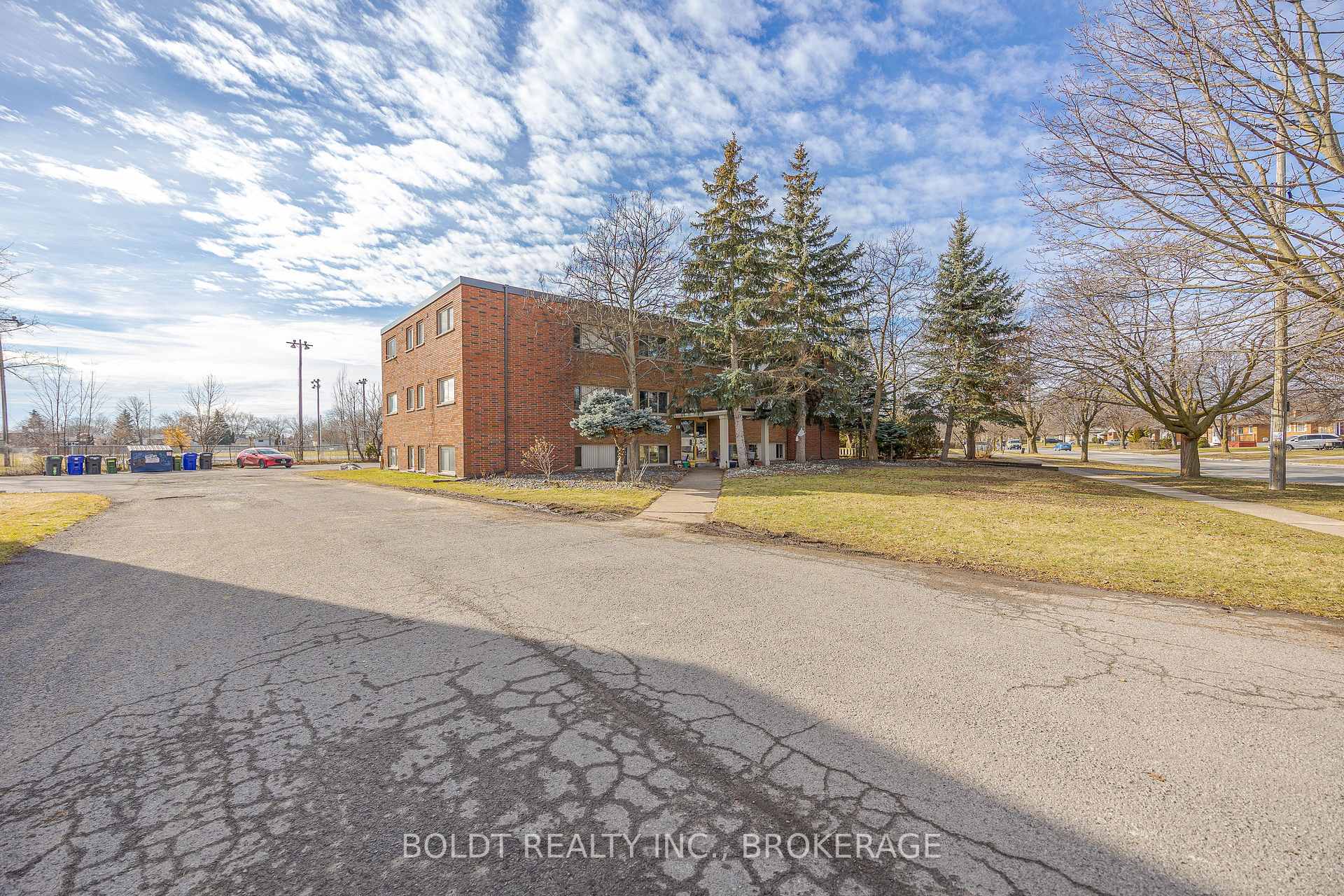 Photo 2 of 184 Linwell Road, St. Catharines, Lakeport — HOMEH