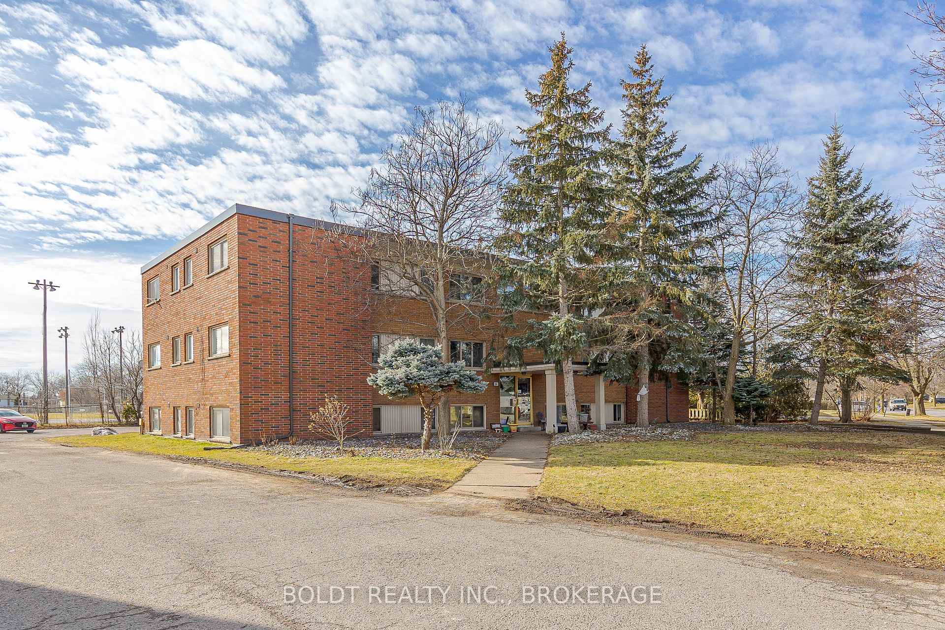 Photo 4 of 184 Linwell Road, St. Catharines, Lakeport — HOMEH