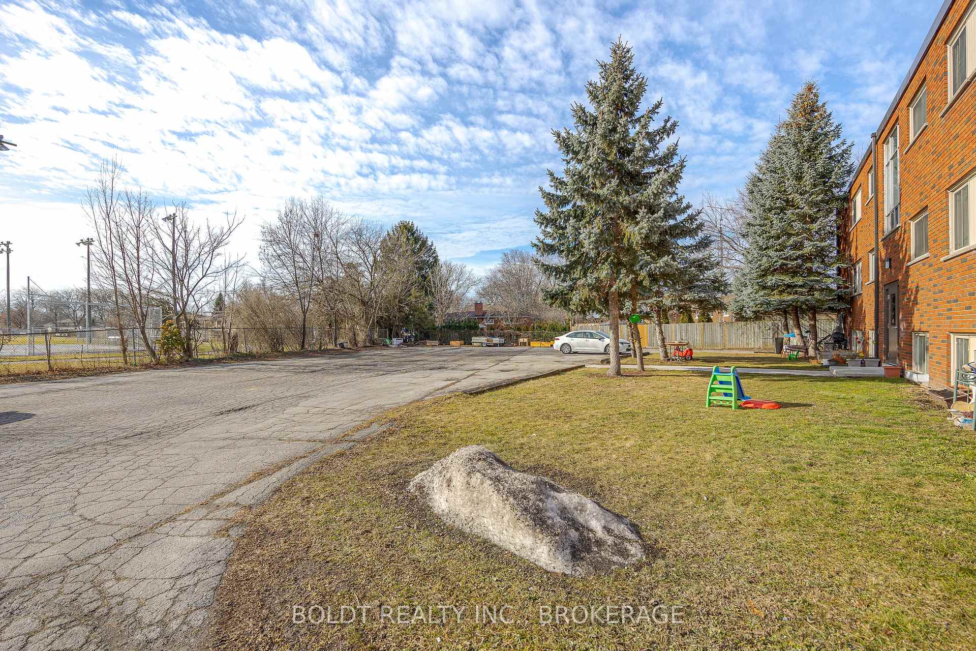 Photo 5 of 184 Linwell Road, St. Catharines, Lakeport — HOMEH