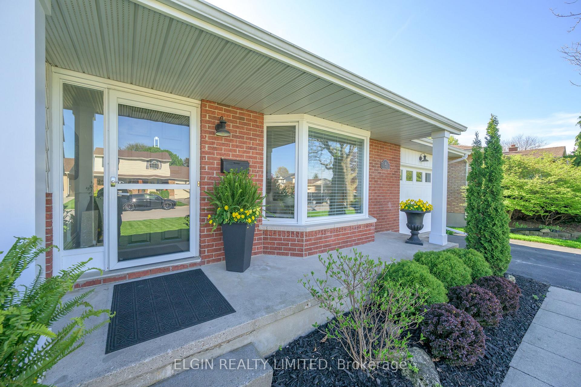 Photo 3 of 36 Luton Crescent, St. Thomas — HOMEH