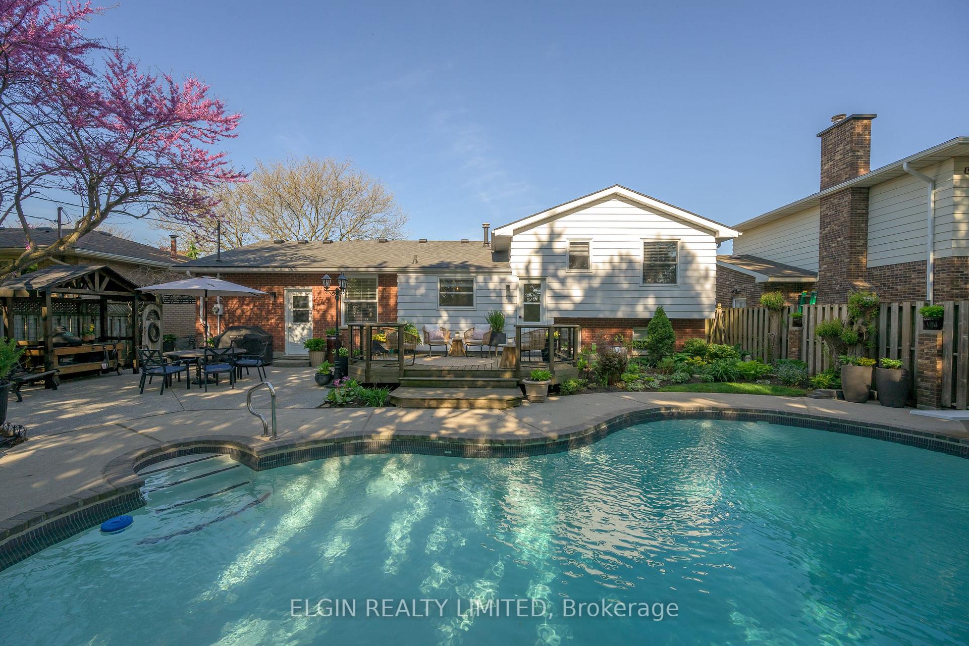 Photo 14 of 36 Luton Crescent, St. Thomas — HOMEH