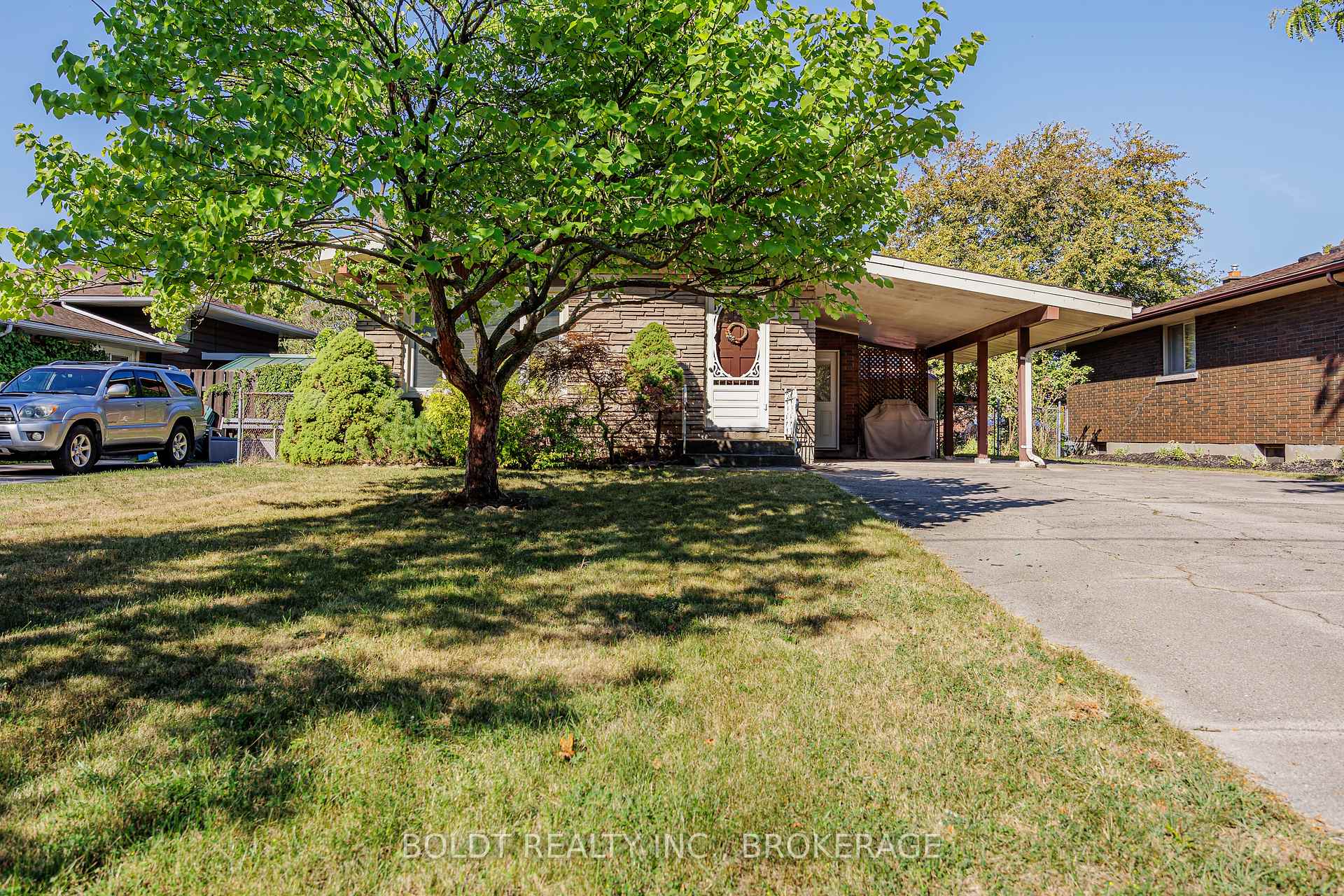 Photo 2 of 71 Windward Street, St. Catharines, Carlton/Bunting — HOMEH