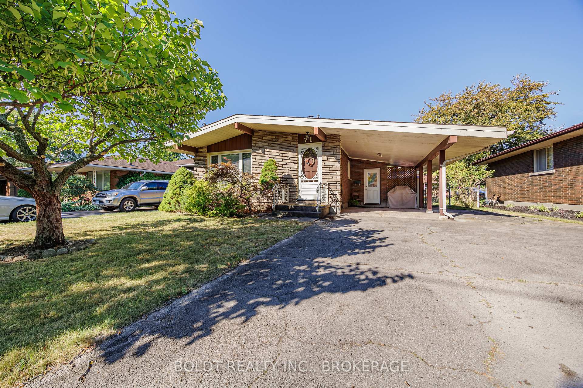 Photo 3 of 71 Windward Street, St. Catharines, Carlton/Bunting — HOMEH