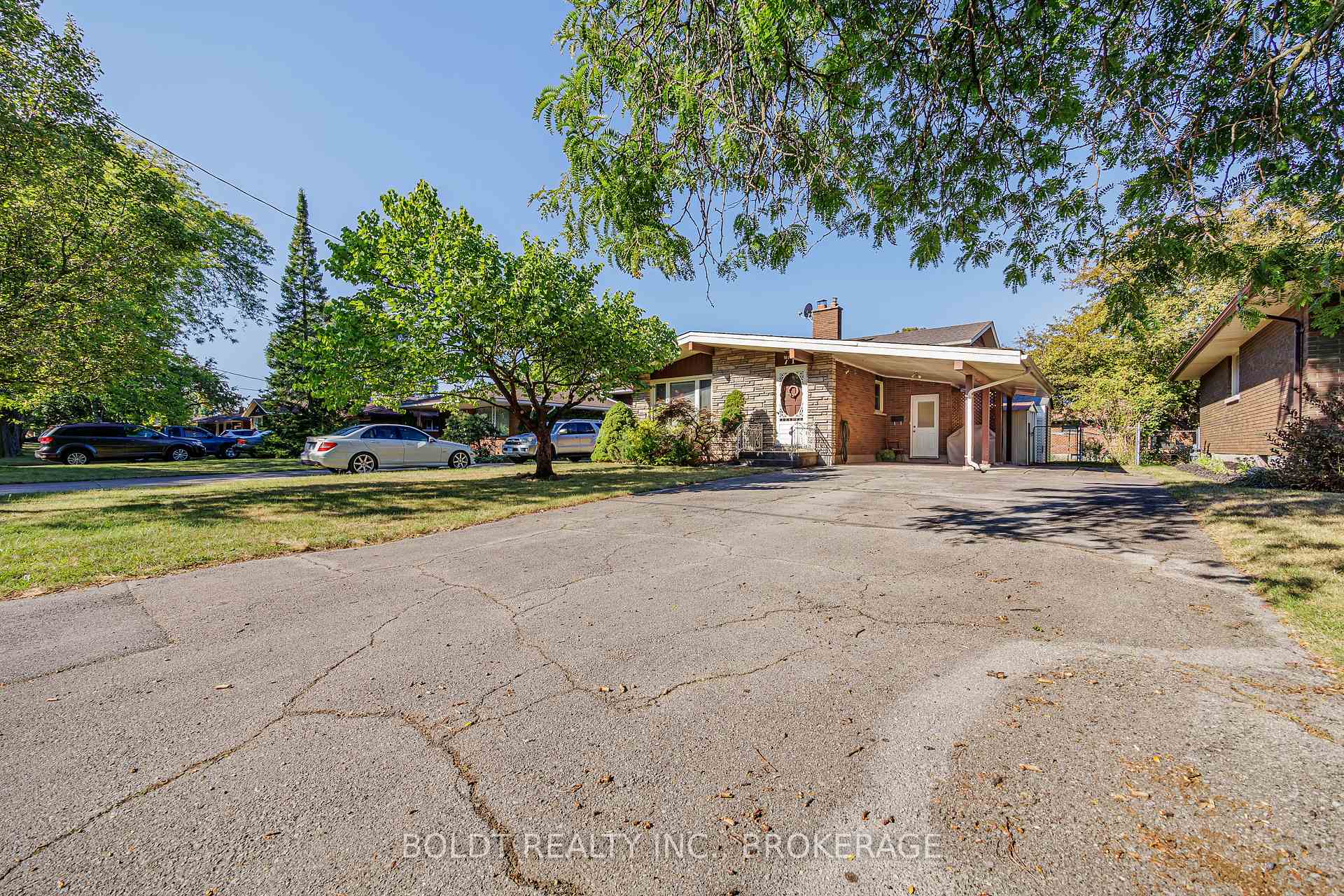Photo 4 of 71 Windward Street, St. Catharines, Carlton/Bunting — HOMEH