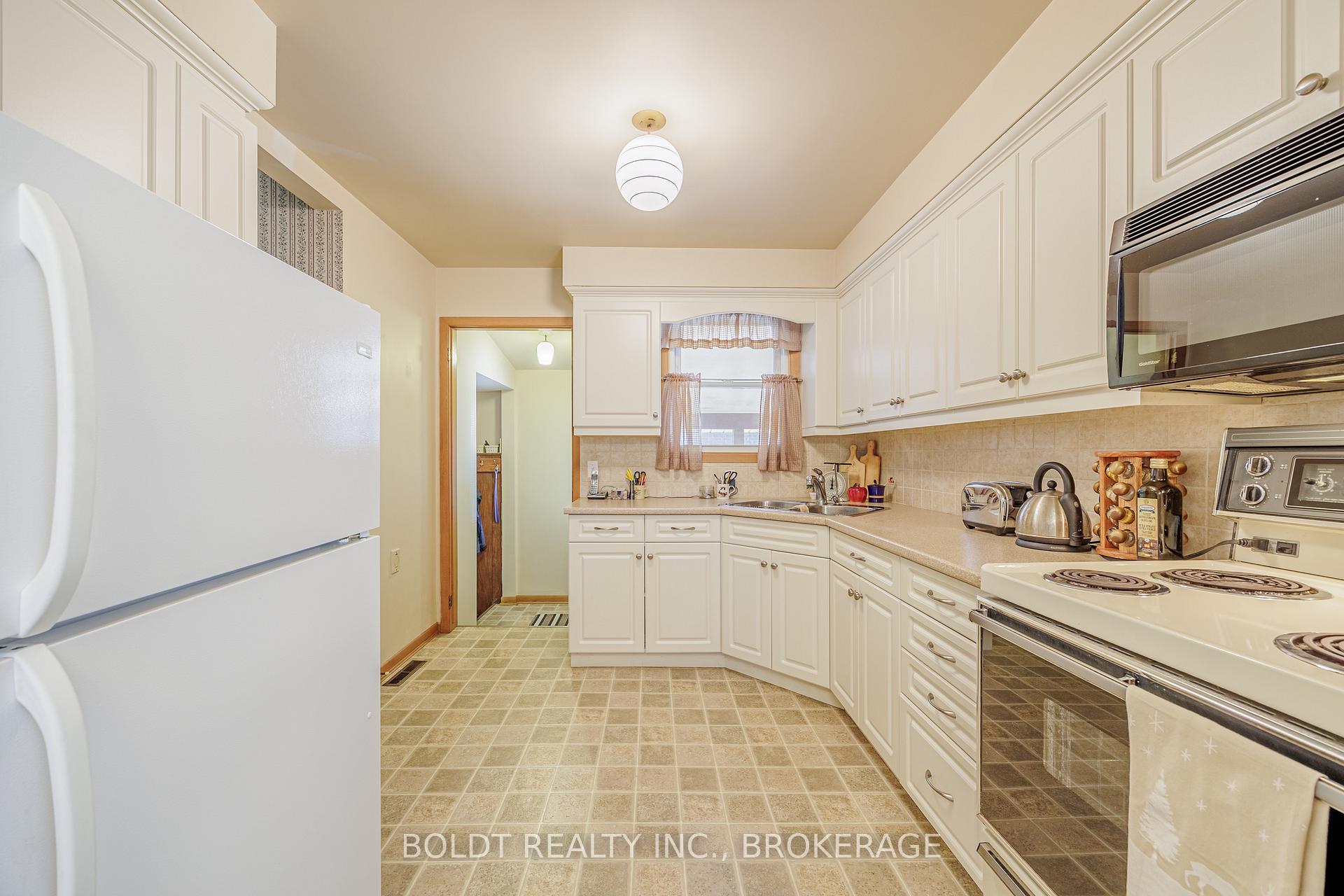 Photo 10 of 71 Windward Street, St. Catharines, Carlton/Bunting — HOMEH