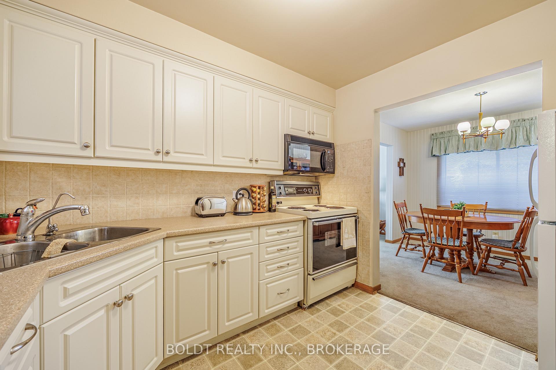 Photo 11 of 71 Windward Street, St. Catharines, Carlton/Bunting — HOMEH