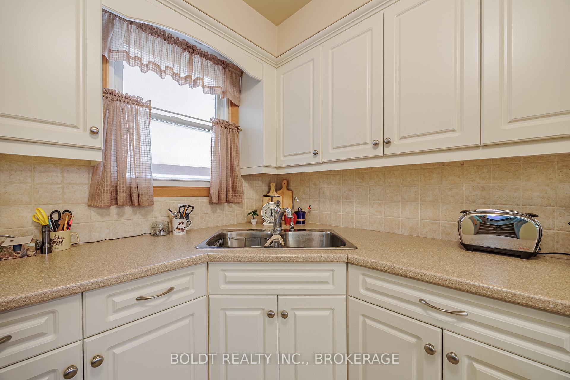 Photo 13 of 71 Windward Street, St. Catharines, Carlton/Bunting — HOMEH