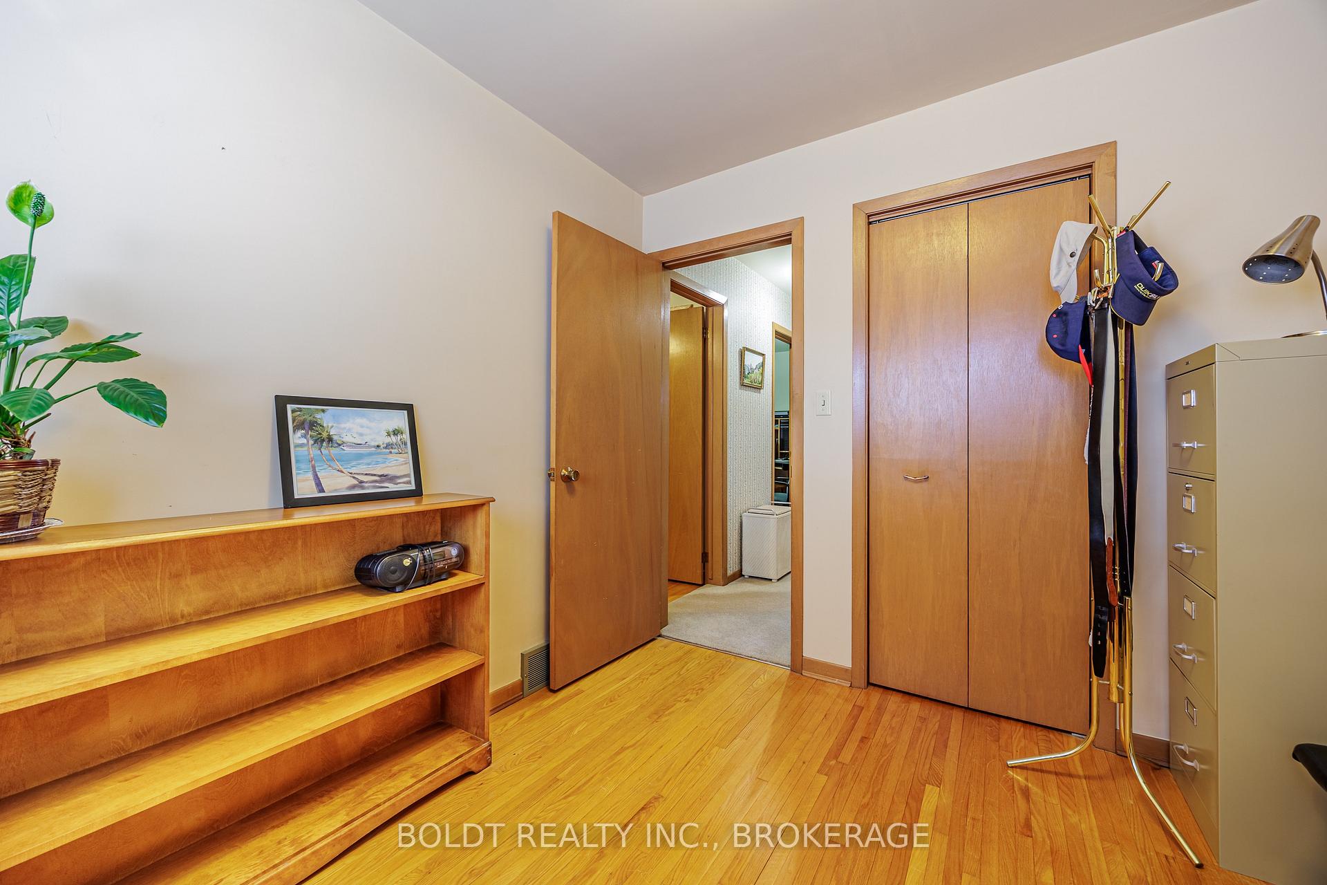 Photo 21 of 71 Windward Street, St. Catharines, Carlton/Bunting — HOMEH