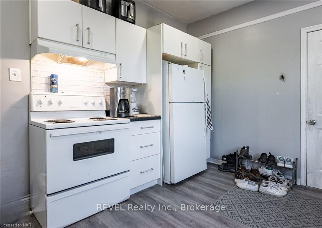 Photo 2 of Unit 2, 24 Herrick Avenue, St. Catharines, Oakdale — HOMEH