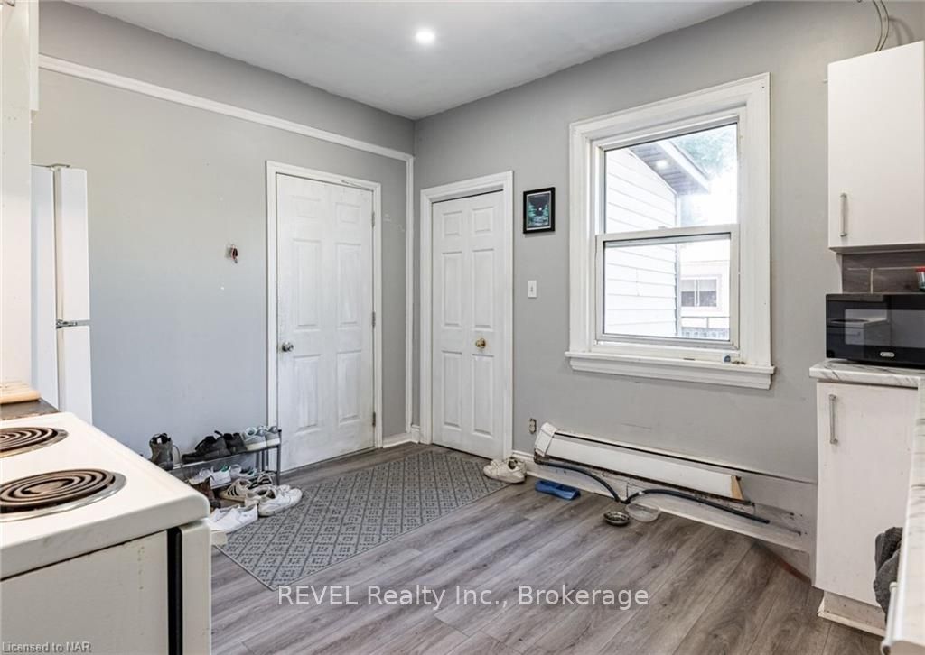 Photo 3 of Unit 2, 24 Herrick Avenue, St. Catharines, Oakdale — HOMEH