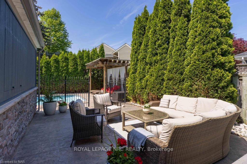 Photo 8 of 18 Barnsdale Lane, St. Catharines, Port Dalhousie — HOMEH