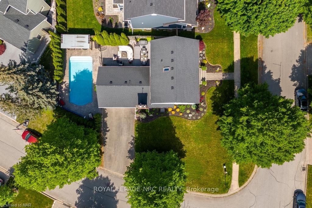 Photo 11 of 18 Barnsdale Lane, St. Catharines, Port Dalhousie — HOMEH