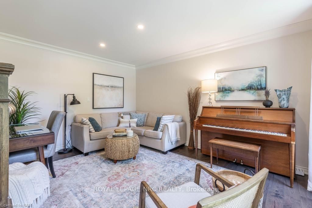 Photo 13 of 18 Barnsdale Lane, St. Catharines, Port Dalhousie — HOMEH