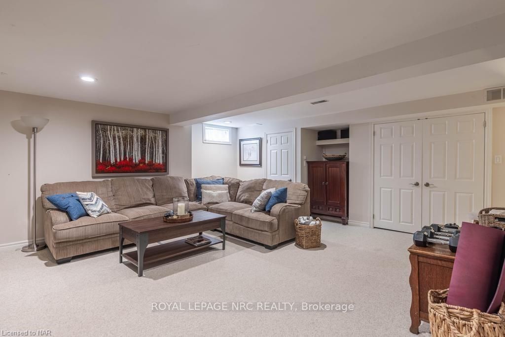 Photo 33 of 18 Barnsdale Lane, St. Catharines, Port Dalhousie — HOMEH