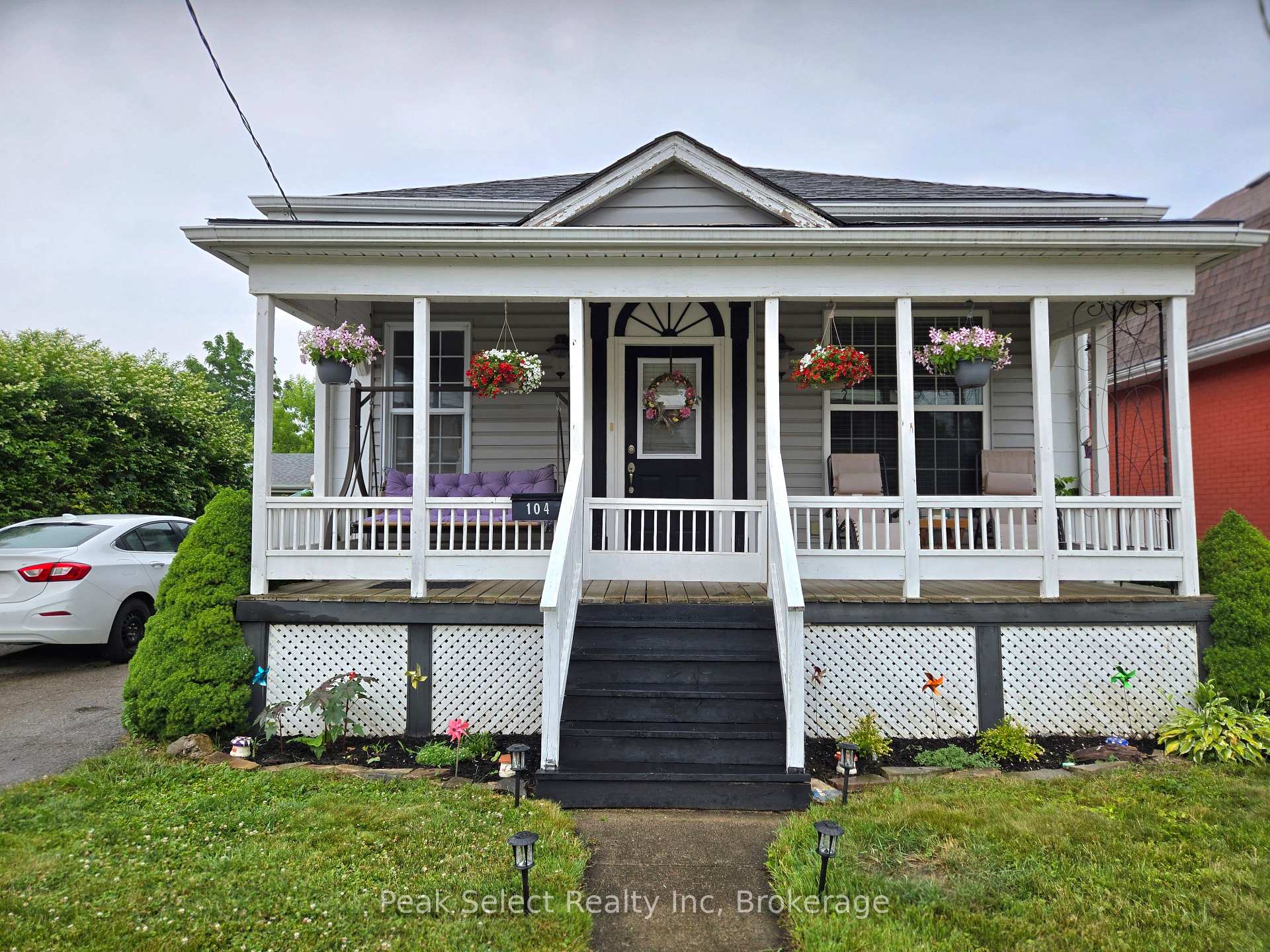Photo 1 of 104 Erie Street, St. Thomas — HOMEH