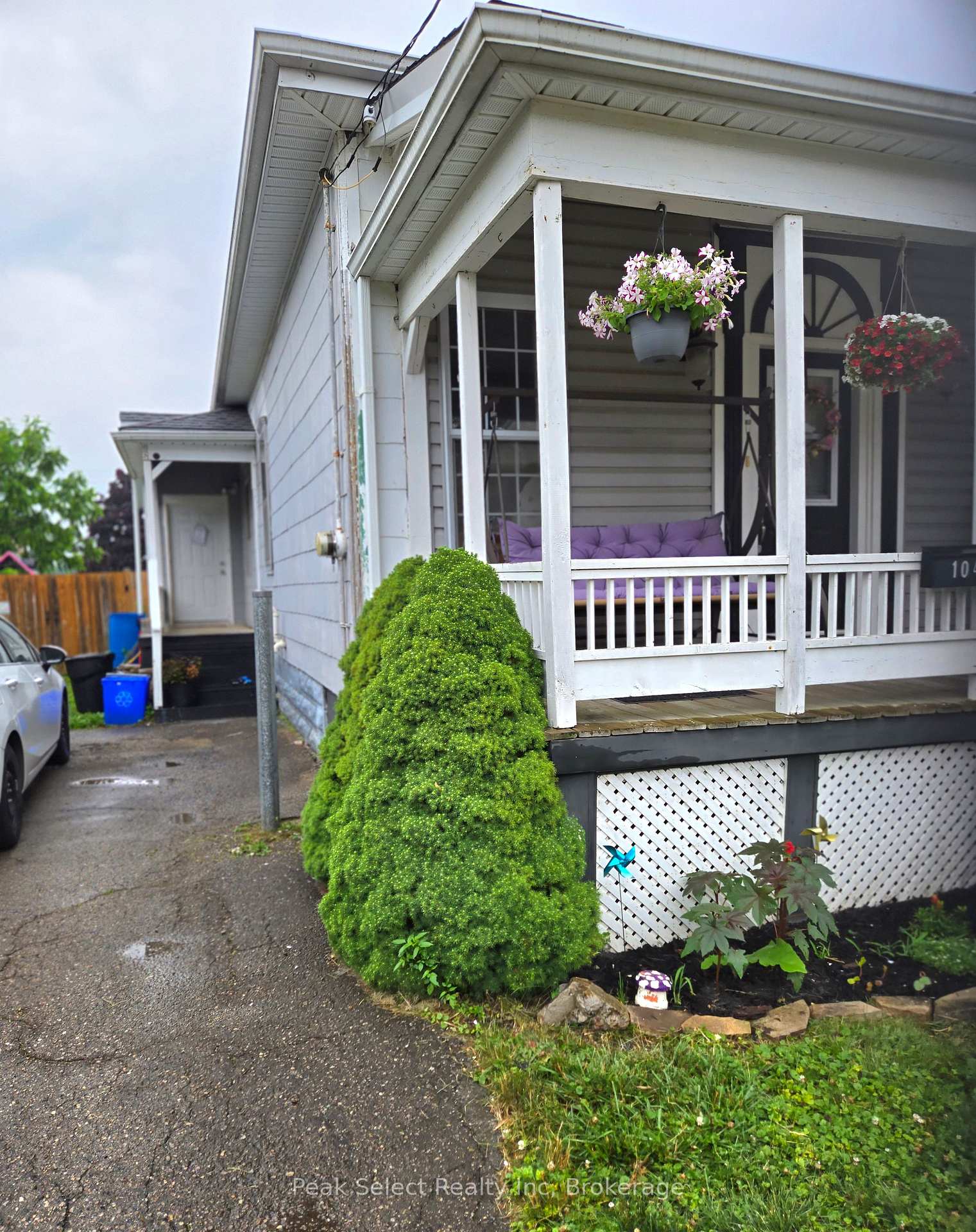 Photo 8 of 104 Erie Street, St. Thomas — HOMEH
