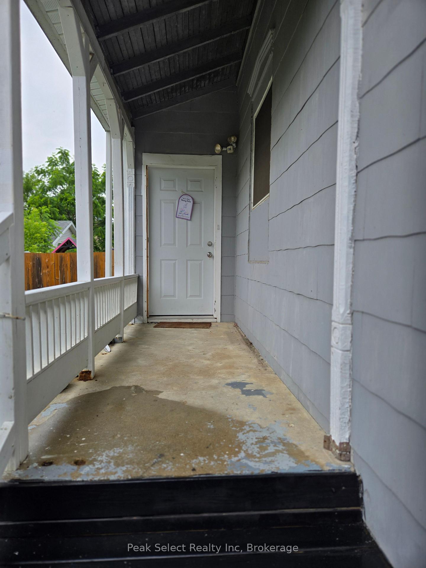 Photo 9 of 104 Erie Street, St. Thomas — HOMEH