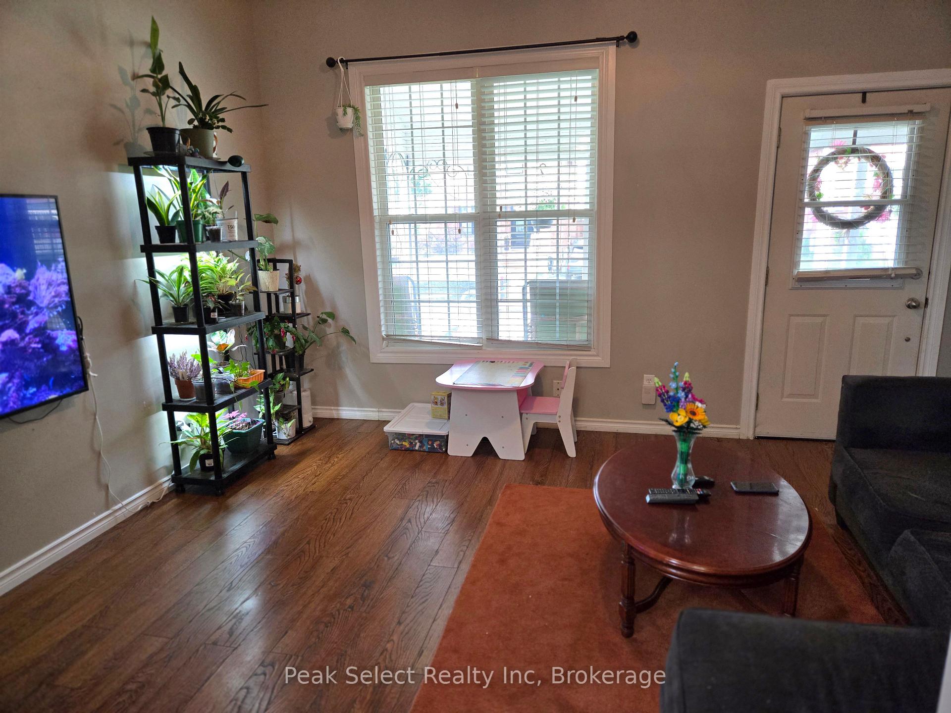 Photo 10 of 104 Erie Street, St. Thomas — HOMEH