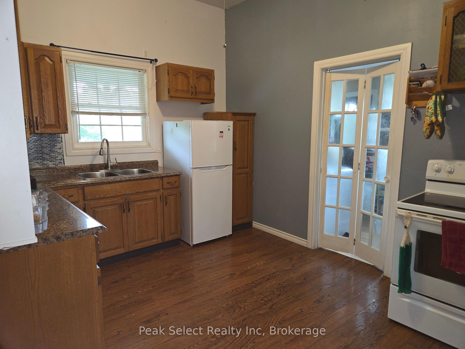 Photo 16 of 104 Erie Street, St. Thomas — HOMEH