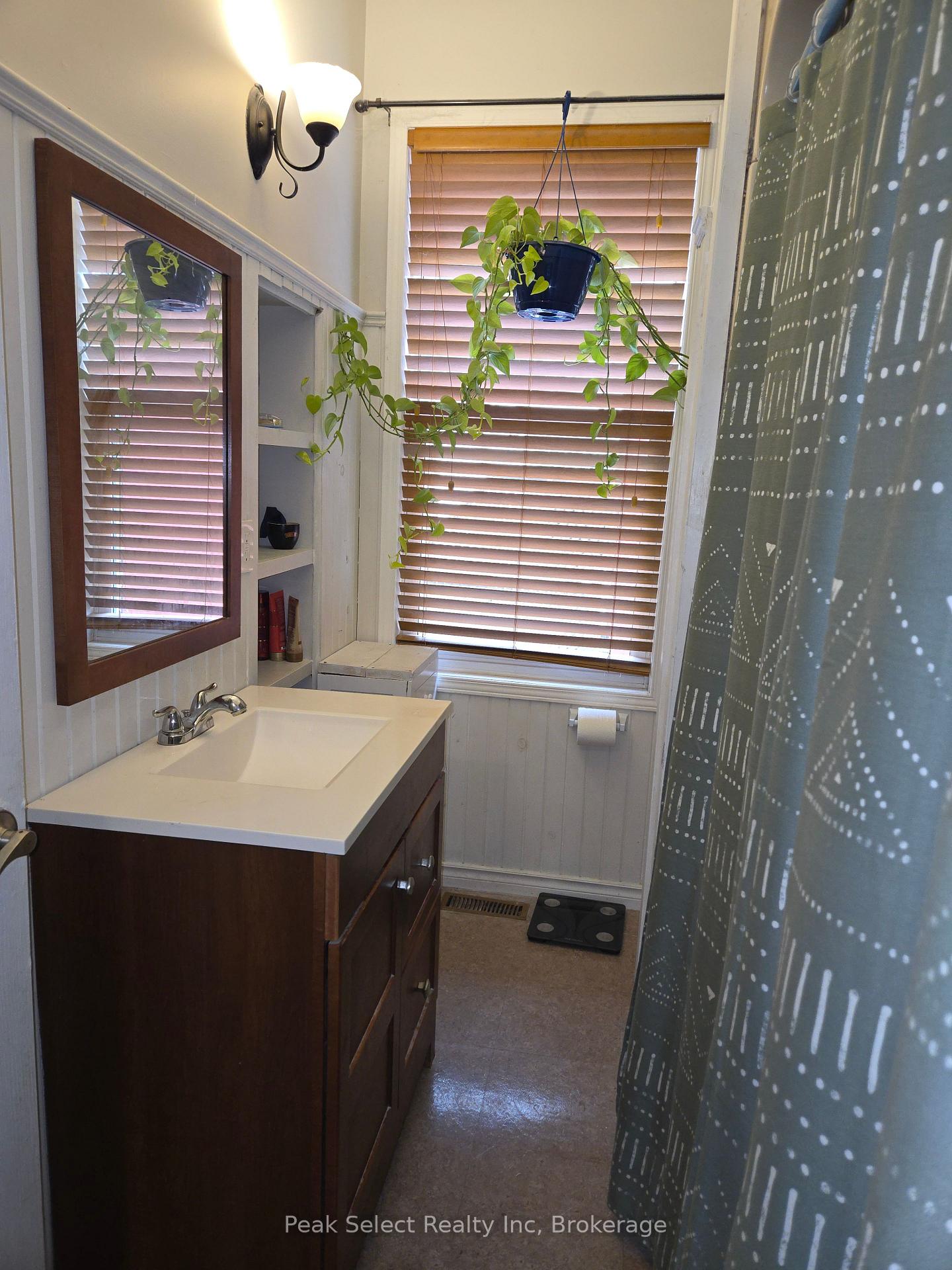 Photo 17 of 104 Erie Street, St. Thomas — HOMEH