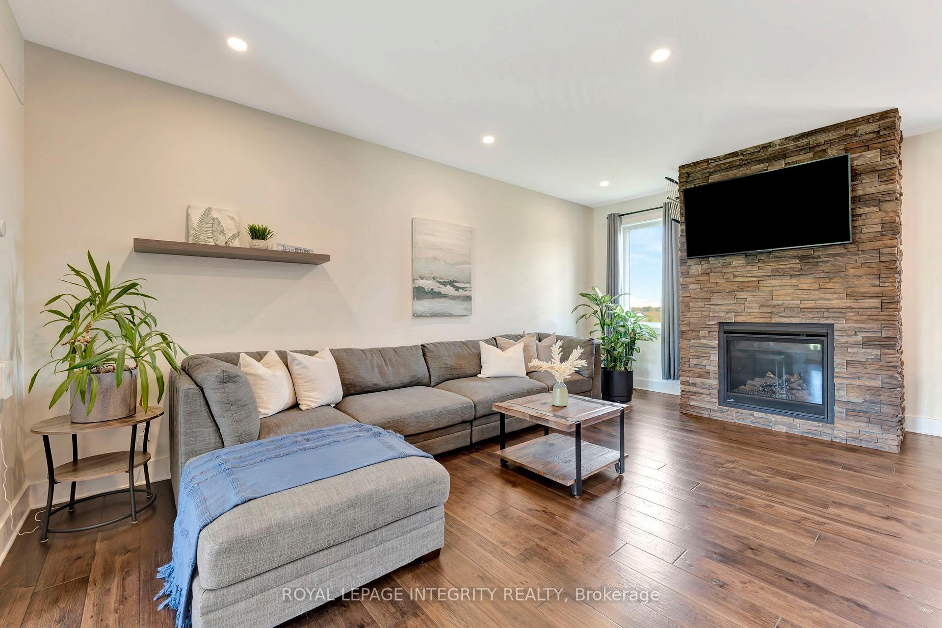 Photo 5 of 244 Starlight Place, Ottawa, Btwn Franktown Rd. & Fallowfield Rd. — HOMEH