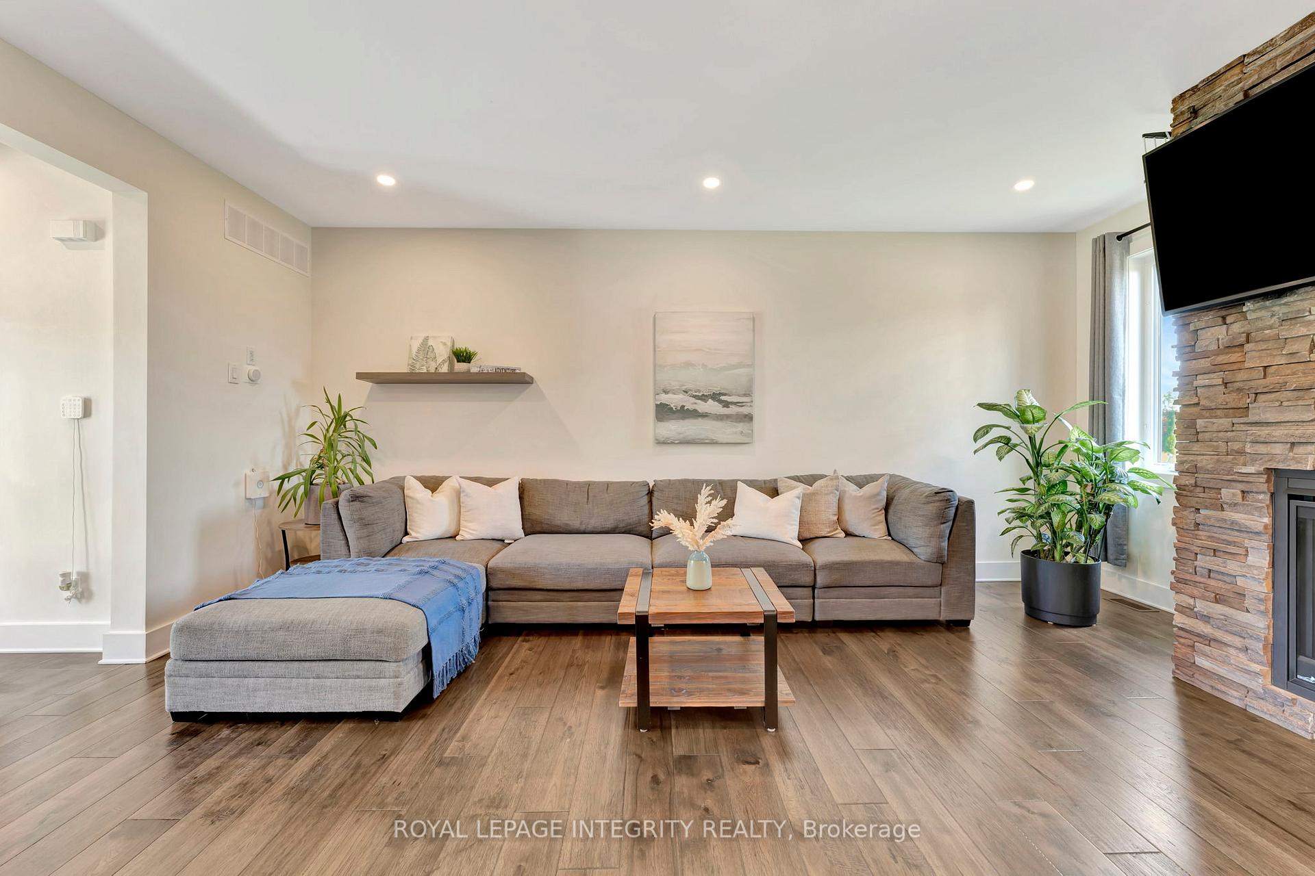 Photo 6 of 244 Starlight Place, Ottawa, Btwn Franktown Rd. & Fallowfield Rd. — HOMEH