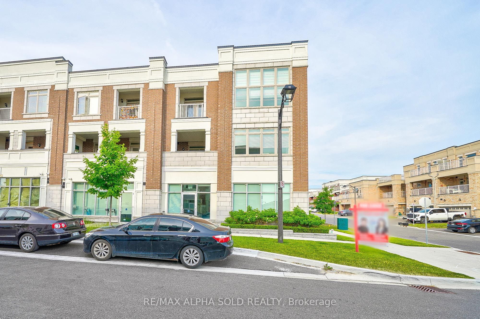 Photo 2 of 1 Villa Ada Drive, Markham, Box Grove — HOMEH