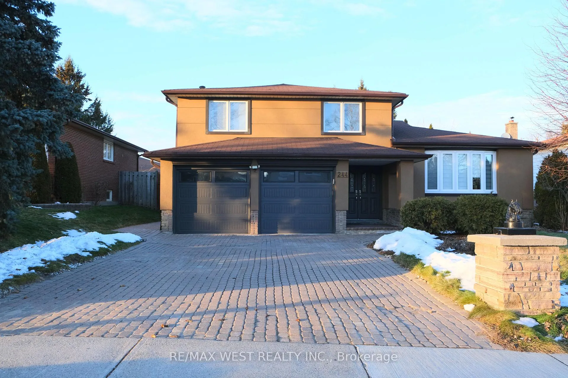 Front of Unit Bsmt, 244 Darcy Street