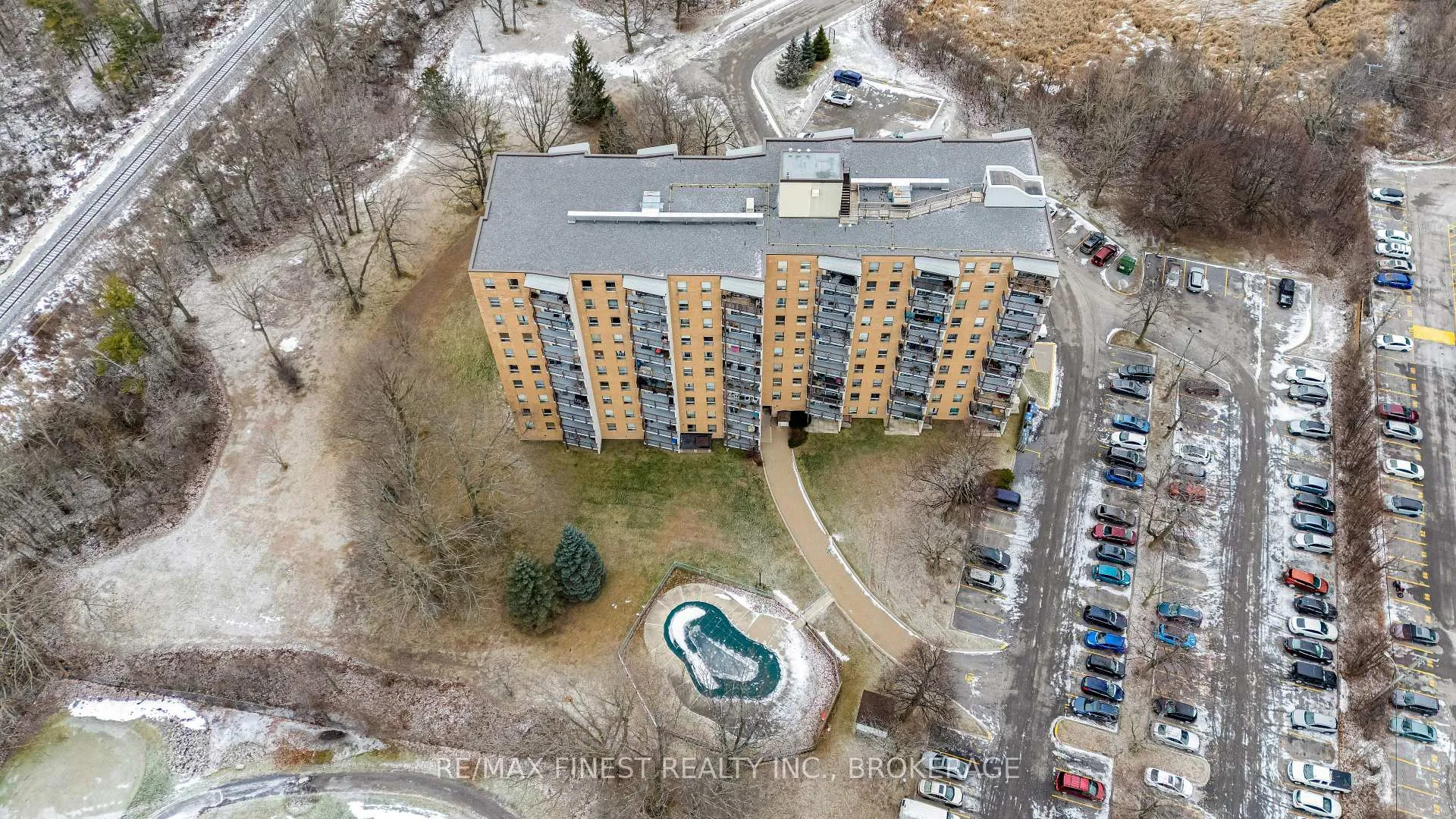 Photo 4 of Unit 312, 66 Greenview Drive, Kingston, Central City West — HOMEH