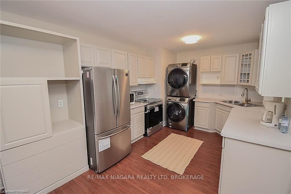 Photo 3 of 629A Scott Street, St. Catharines, Bunting/Linwell — HOMEH