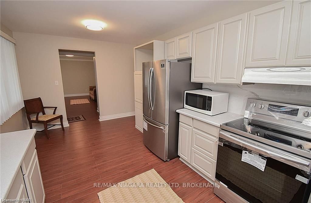Photo 4 of 629A Scott Street, St. Catharines, Bunting/Linwell — HOMEH