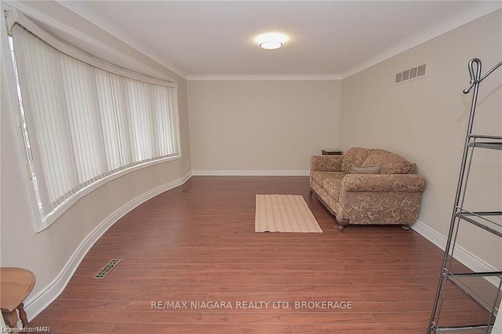 Photo 5 of 629A Scott Street, St. Catharines, Bunting/Linwell — HOMEH