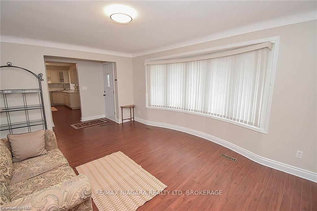Photo 6 of 629A Scott Street, St. Catharines, Bunting/Linwell — HOMEH