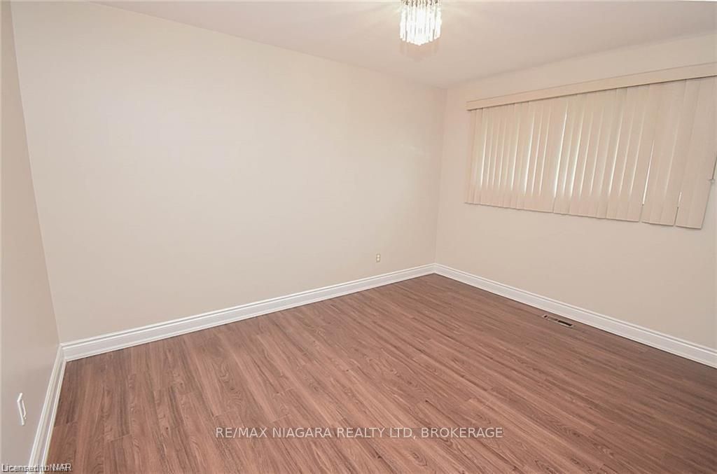 Photo 9 of 629A Scott Street, St. Catharines, Bunting/Linwell — HOMEH