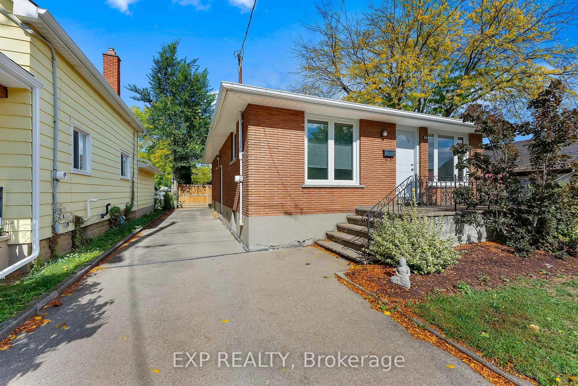 Photo 2 of 19 Moote Street, St. Catharines, Fairview — HOMEH