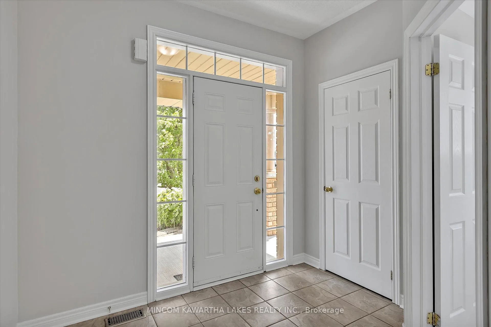 Photo 5 of 1403 Mcauliffe Lane, Peterborough, Ashburnham Ward 4 — HOMEH