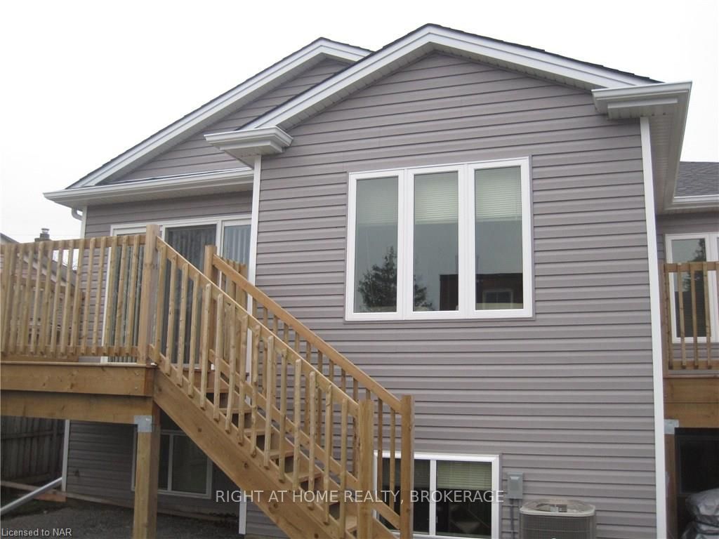 Photo 3 of 55 Leeper Street, St. Catharines, Western Hill — HOMEH