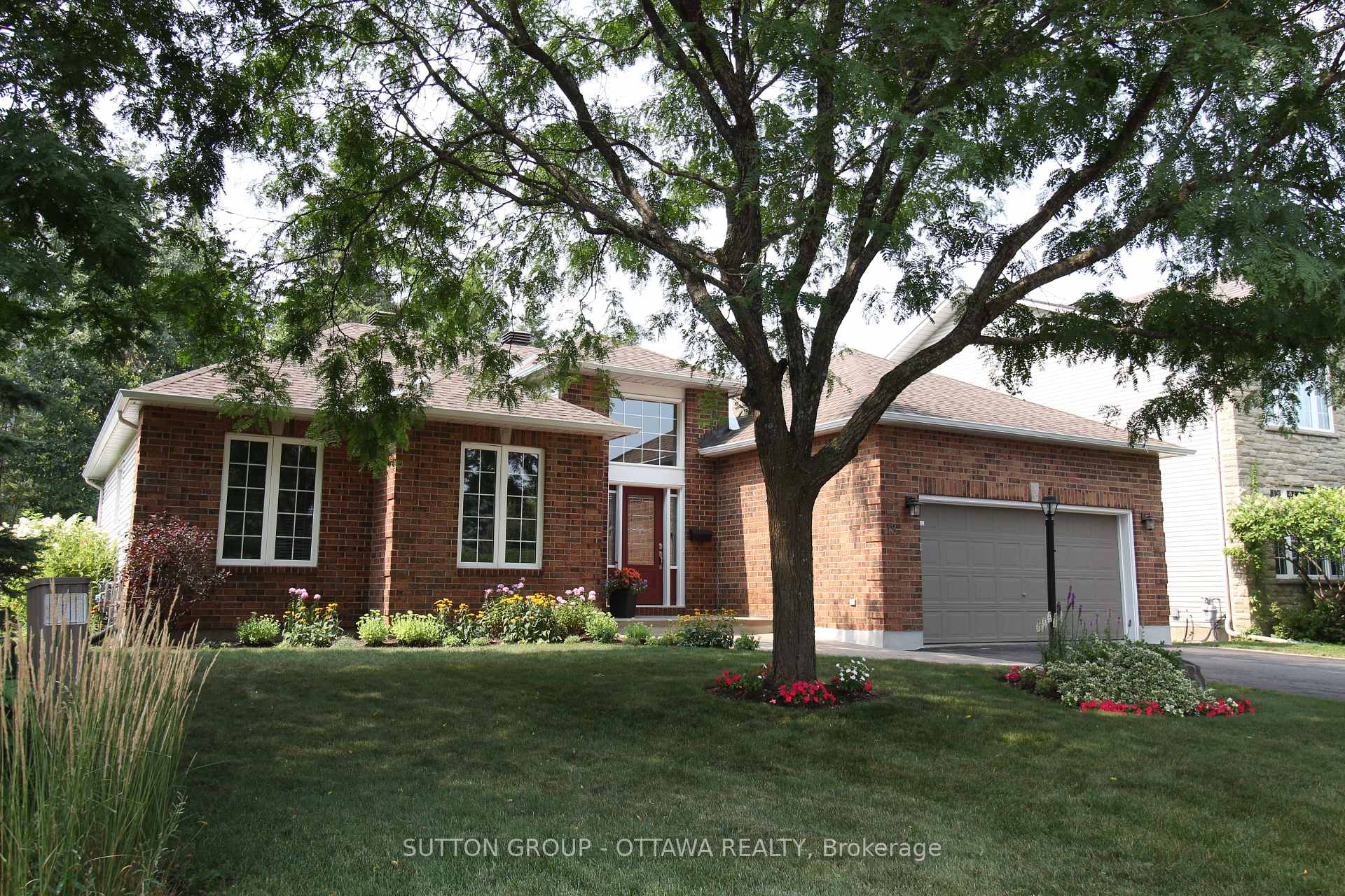 Photo 2 of 18 Sirocco Crescent, Ottawa, Stittsville (North) — HOMEH