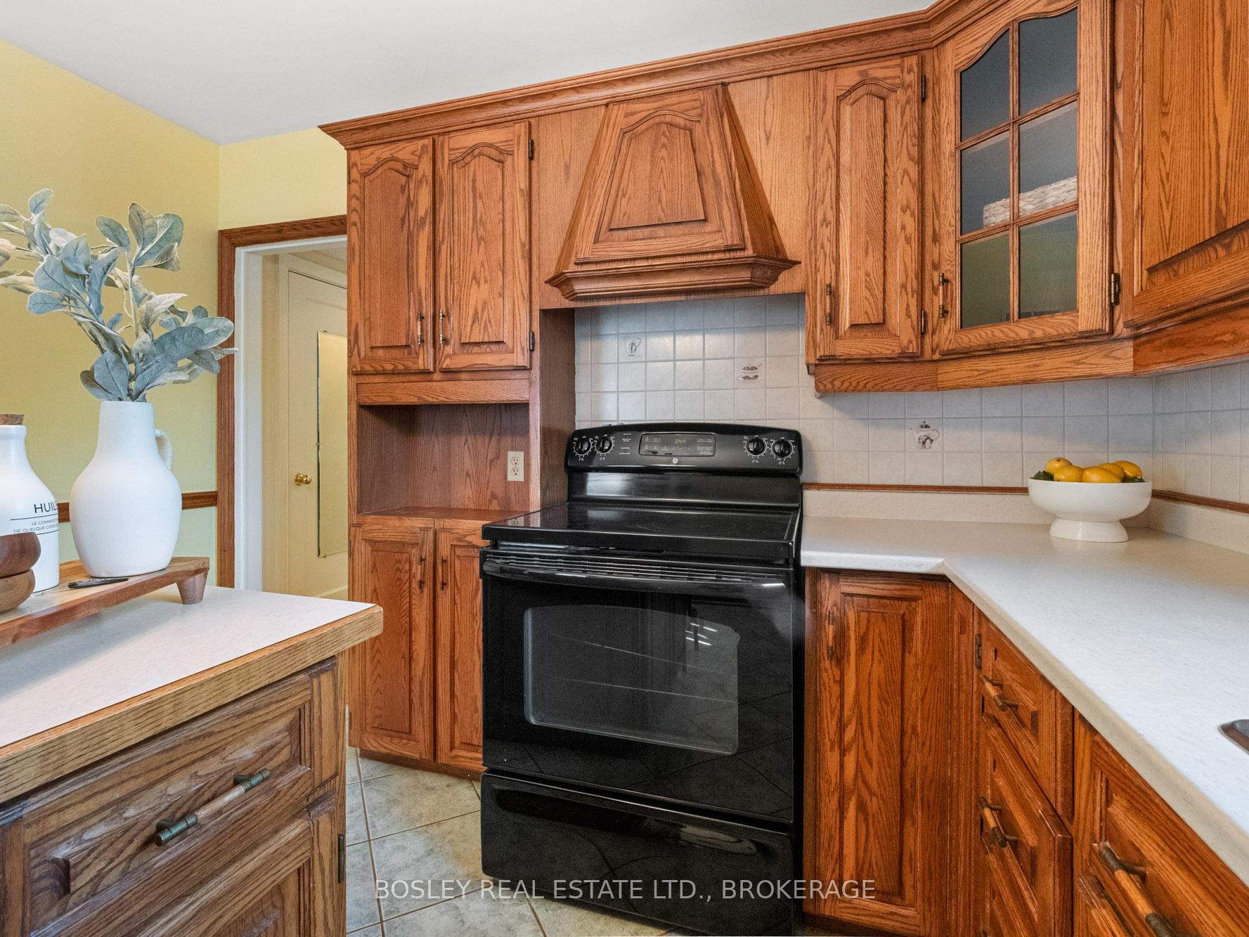 Photo 12 of 10 Cameron Road, St. Catharines, E. Chester — HOMEH