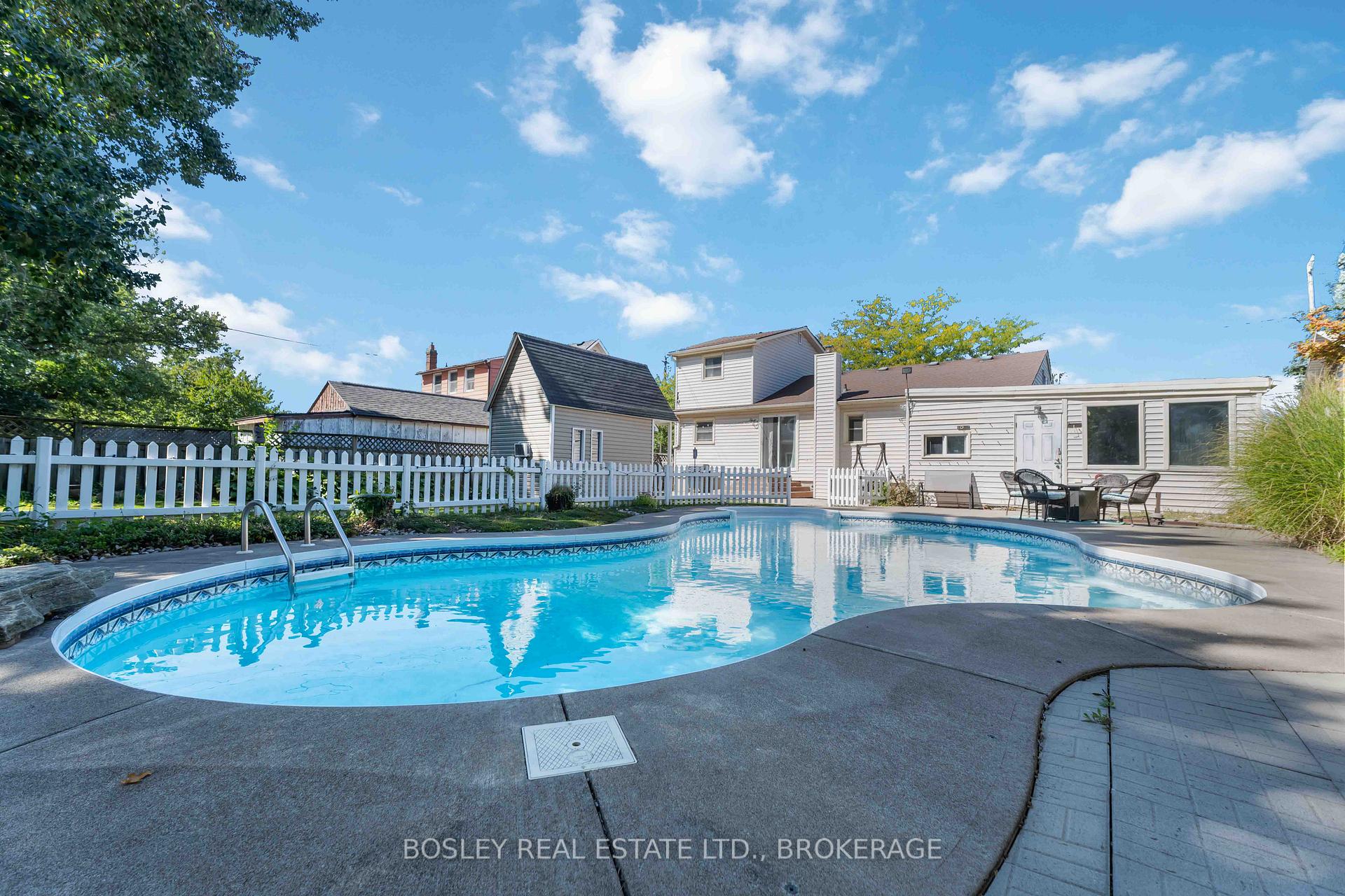 Photo 1 of 301 Pelham Road, St. Catharines, Rykert/Vansickle — HOMEH