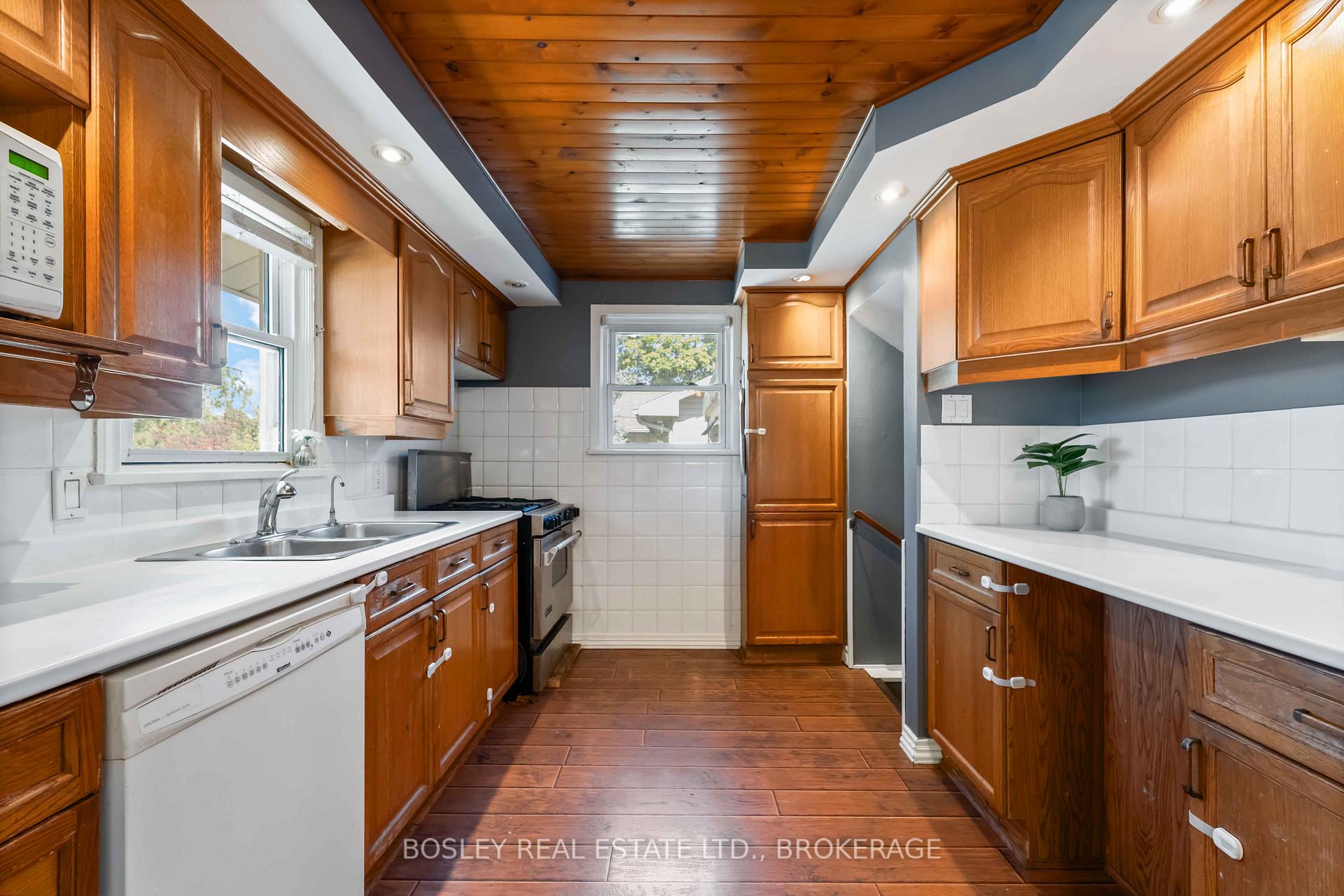 Photo 10 of 301 Pelham Road, St. Catharines, Rykert/Vansickle — HOMEH
