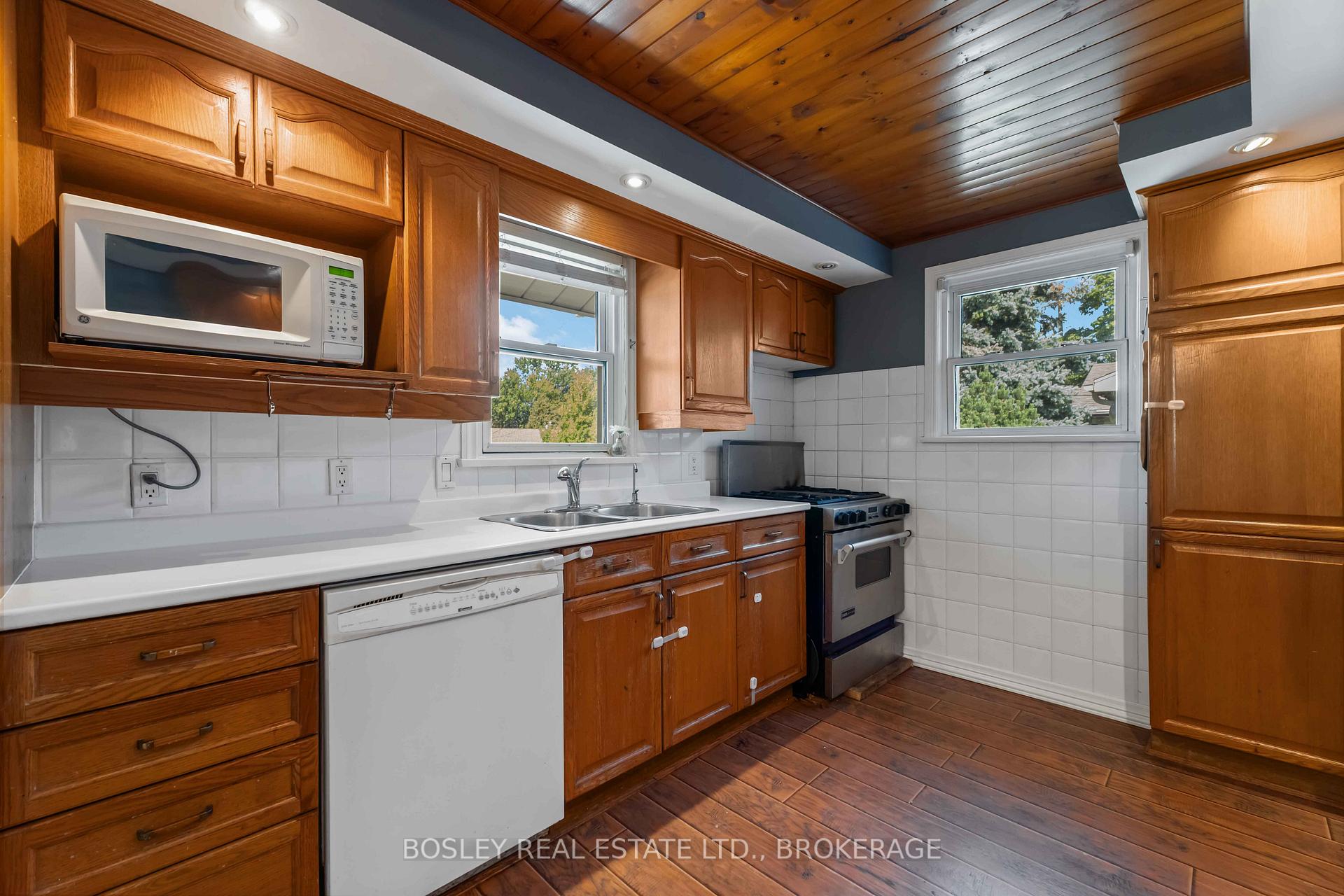 Photo 11 of 301 Pelham Road, St. Catharines, Rykert/Vansickle — HOMEH